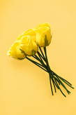 دسته گل رز باکارا مصنوعی 10 عددی رنگ زرد مدل bakara کد 68