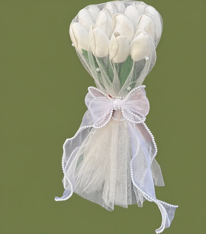 دسته گل عروس پینترستی لاله 12 شاخه (مصنوعی)