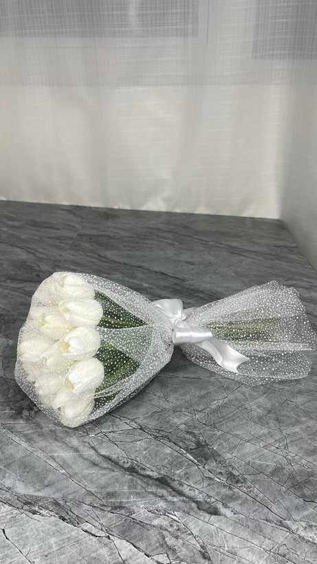 دسته گل عروس لاله لمسی توری ۱۹ شاخه